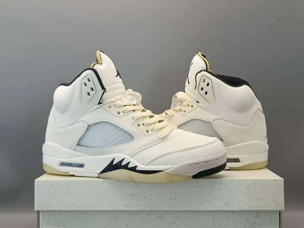 Air Jordan 5 白黑篮球鞋 5