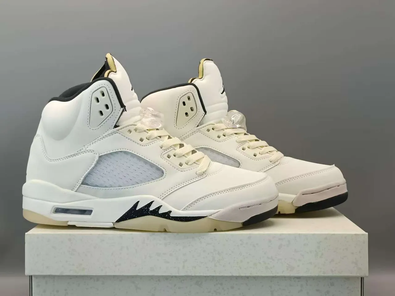 Air Jordan 5 白黑篮球鞋 6