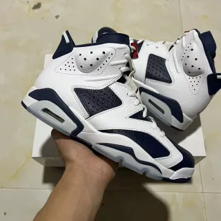 Tênis de basquete Air Jordan 6 branco e azul-marinho