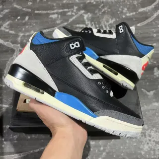 Tênis de basquete Air Jordan de silhueta de cano alto preto e azul com cabedal em couro e camurça
