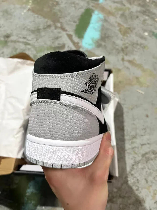 Tênis de basquete de cano alto Air Jordan preto e cinza com sobreposição de estampa de elefante 5