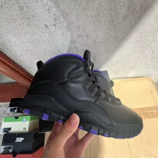 Tênis de basquete Air Jordan de cano alto com cabedal em couro granulado preto e roxo