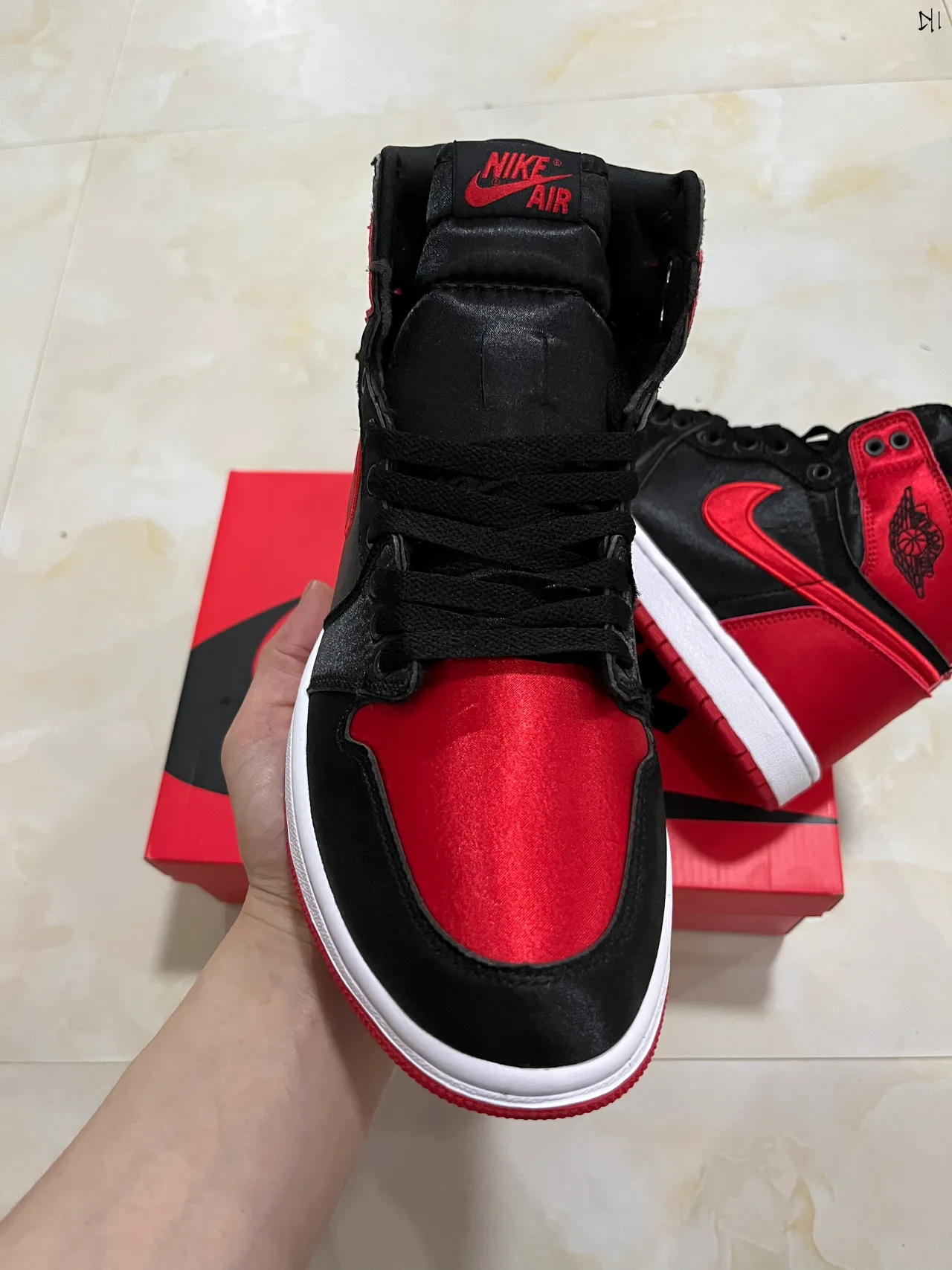 Air Jordan Noir Rouge High-Top Satin Overlay Chaussures de Basketball 3