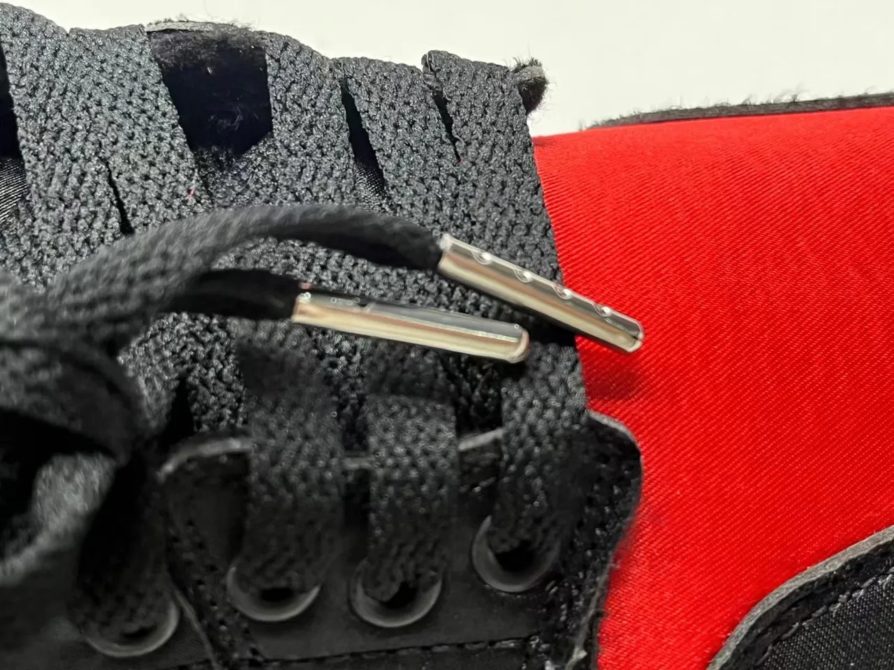 Air Jordan Noir Rouge High-Top Satin Overlay Chaussures de Basketball 4