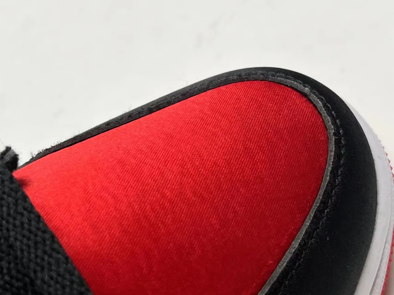 Air Jordan Noir Rouge High-Top Satin Overlay Chaussures de Basketball 5