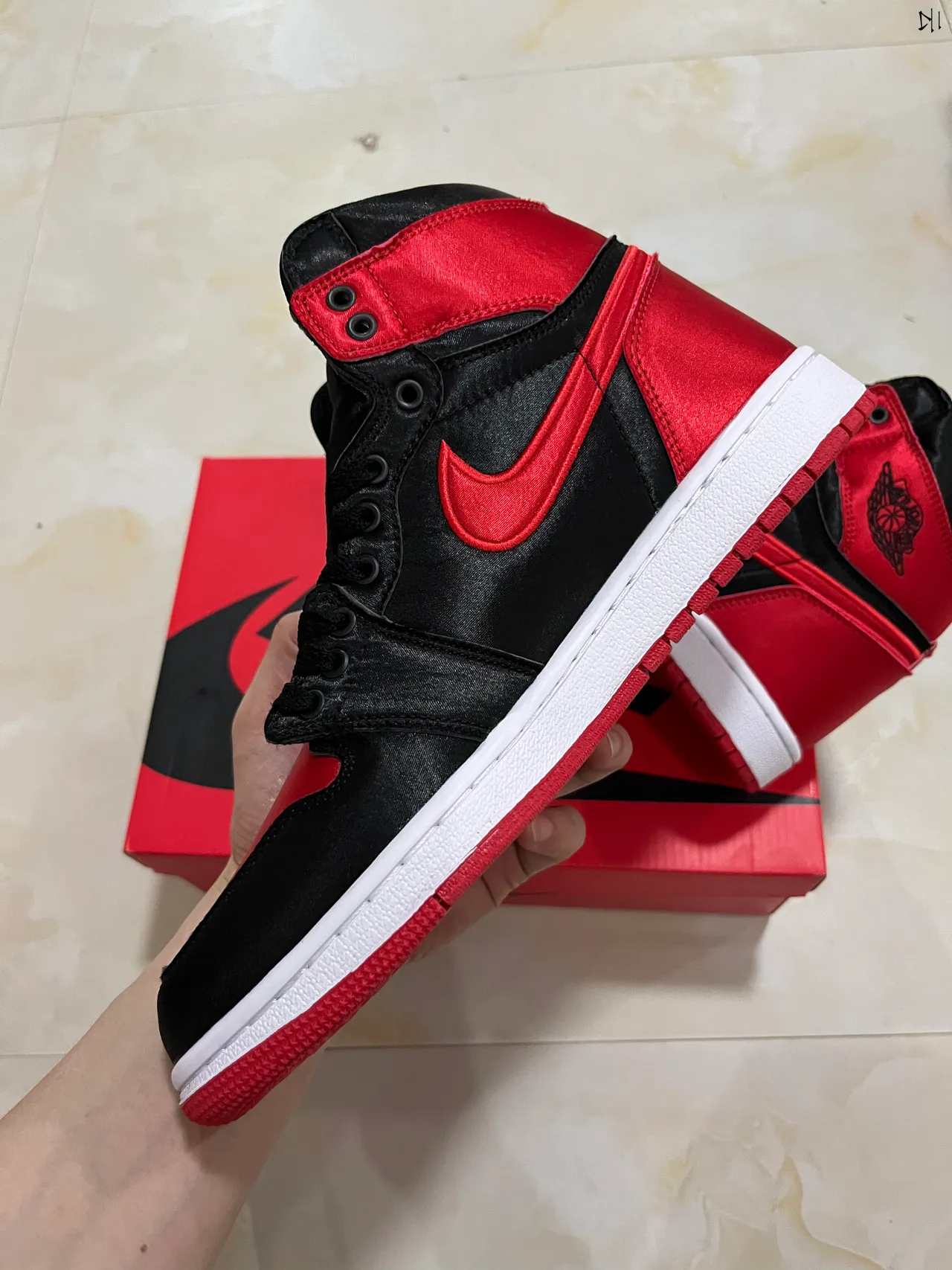 Air Jordan Noir Rouge High-Top Satin Overlay Chaussures de Basketball 7