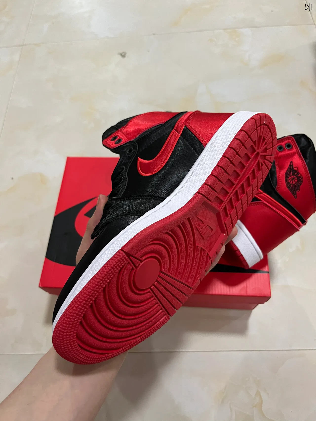 Air Jordan Noir Rouge High-Top Satin Overlay Chaussures de Basketball 8