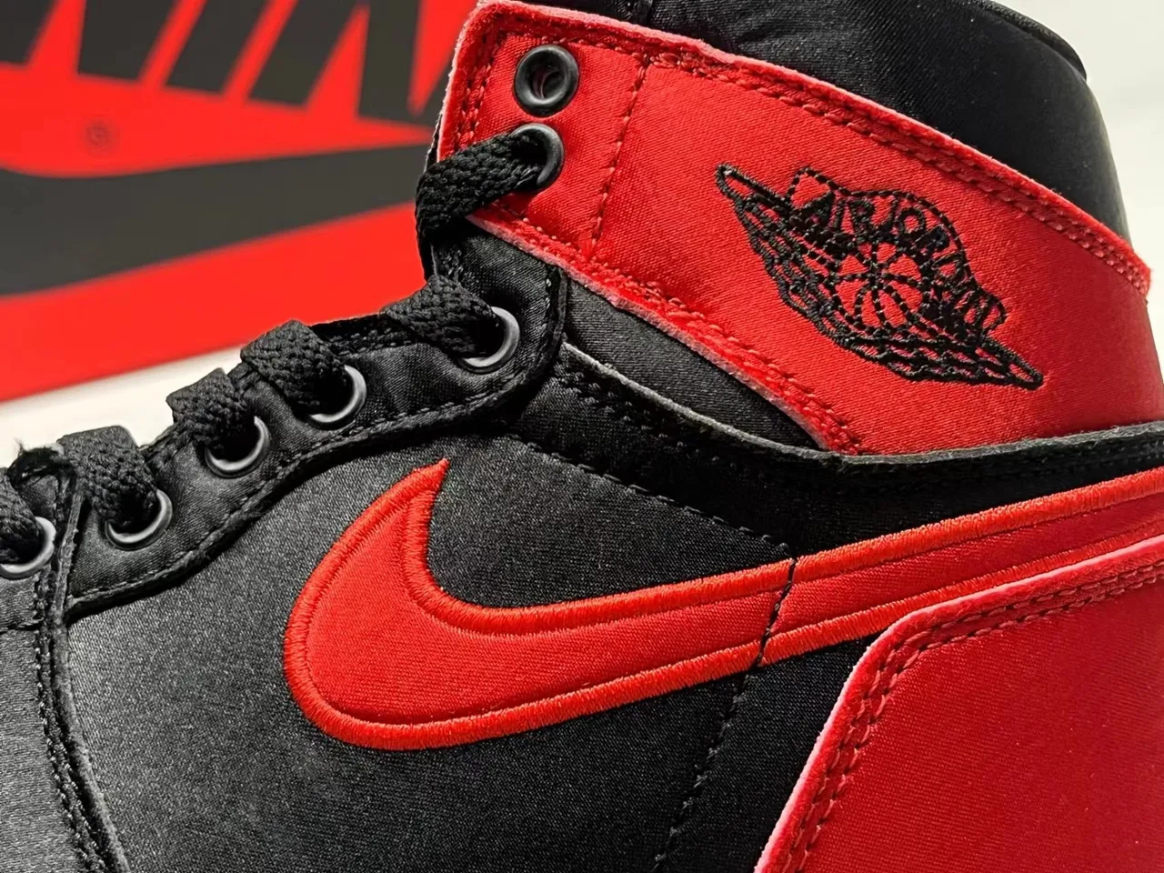 Air Jordan Noir Rouge High-Top Satin Overlay Chaussures de Basketball 10