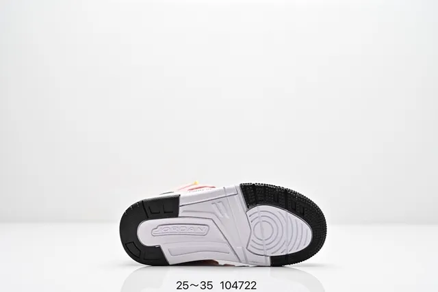 Air Jordan ब्लैक येलो हाई-टॉप पेटेंट लेदर एक्सेंट्स बास्केटबॉल जूते 11