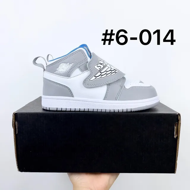 Tênis de basquete de cano baixo Air Jordan cinza e azul com fecho de tira 5