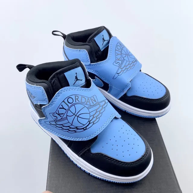 Tênis de basquete de cano baixo Air Jordan cinza e azul com fecho de tira 16