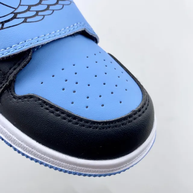 Tênis de basquete de cano baixo Air Jordan cinza e azul com fecho de tira 17