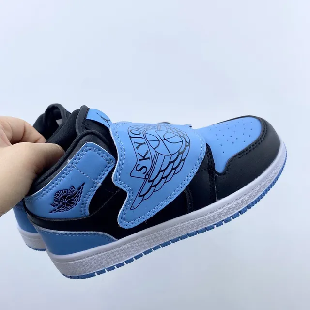 Tênis de basquete de cano baixo Air Jordan cinza e azul com fecho de tira 18