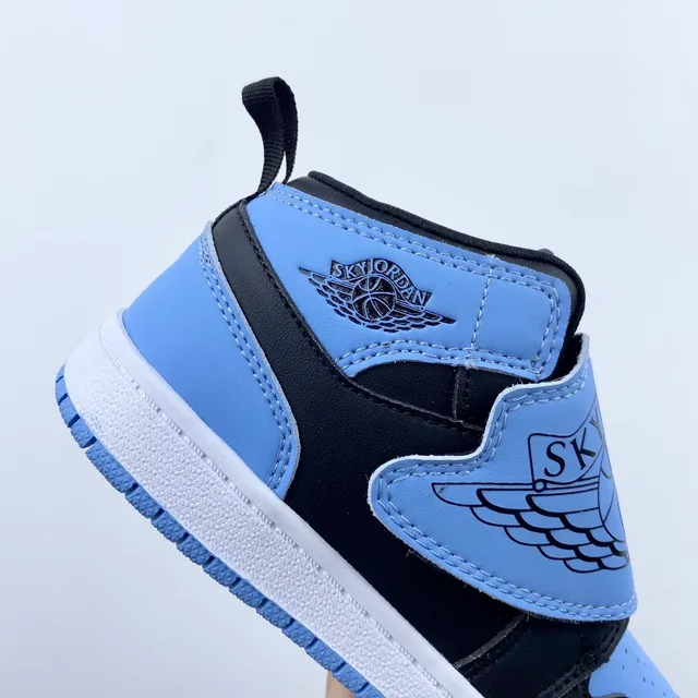 Tênis de basquete de cano baixo Air Jordan cinza e azul com fecho de tira 20