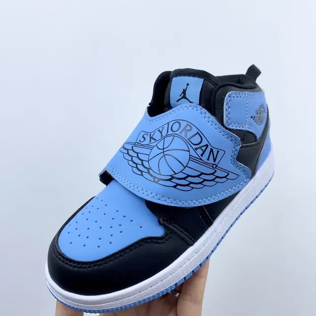 Tênis de basquete de cano baixo Air Jordan cinza e azul com fecho de tira 21