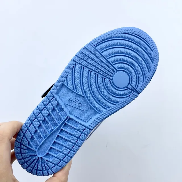 Tênis de basquete de cano baixo Air Jordan cinza e azul com fecho de tira 23