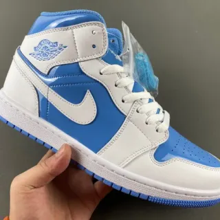 Air Jordan সাদা নীল হাই-টপ পেটেন্ট লেদার অ্যাকসেন্ট বাস্কেটবল জুতো