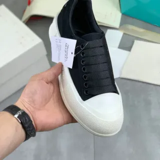 Alexander McQueen 宽大黑白生活方式运动鞋