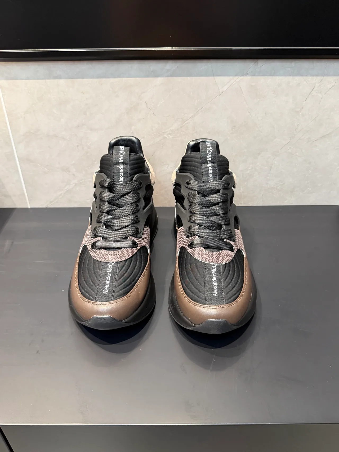 Alexander McQueen sneaker oversized noir marron imprimé zèbre chunky sneaker 2