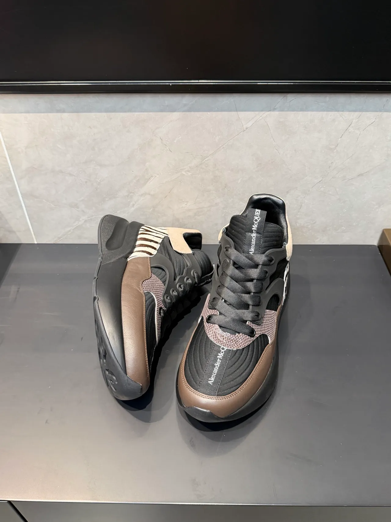Alexander McQueen sneaker oversized noir marron imprimé zèbre chunky sneaker 3