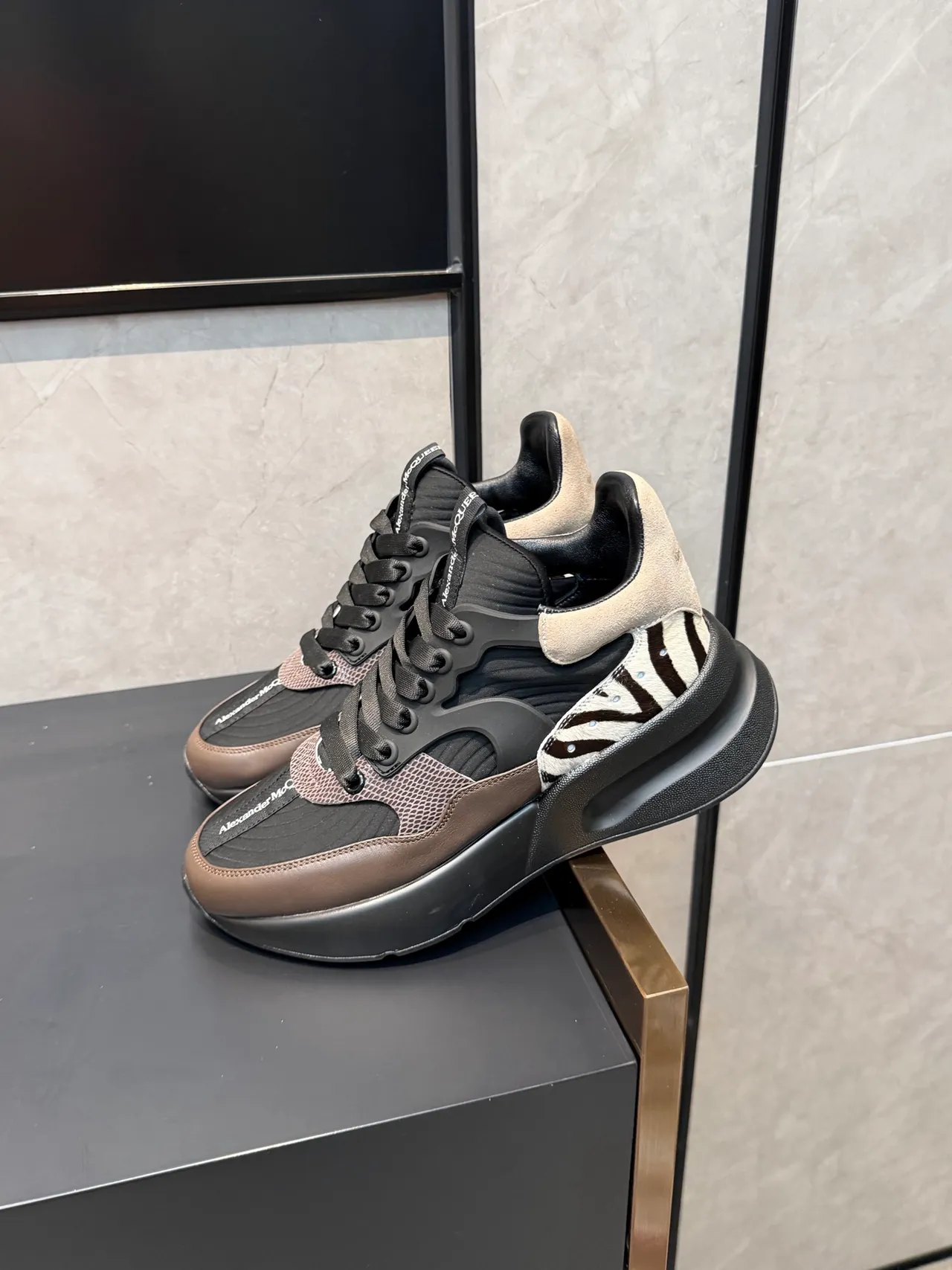 Alexander McQueen sneaker oversized noir marron imprimé zèbre chunky sneaker 4