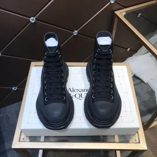 Alexander McQueen ओवरसाइज्ड काली चंक स्नीकर