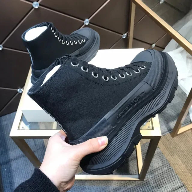 Alexander McQueen ओवरसाइज्ड काली चंक स्नीकर 5