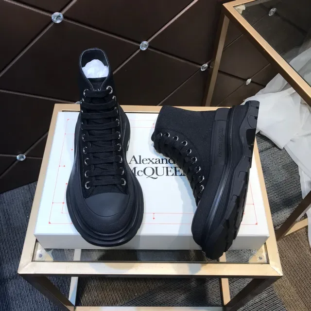Alexander McQueen ओवरसाइज्ड काली चंक स्नीकर 8