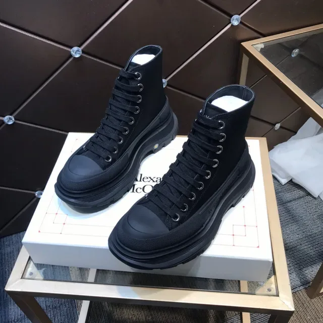 Alexander McQueen ओवरसाइज्ड काली चंक स्नीकर 9