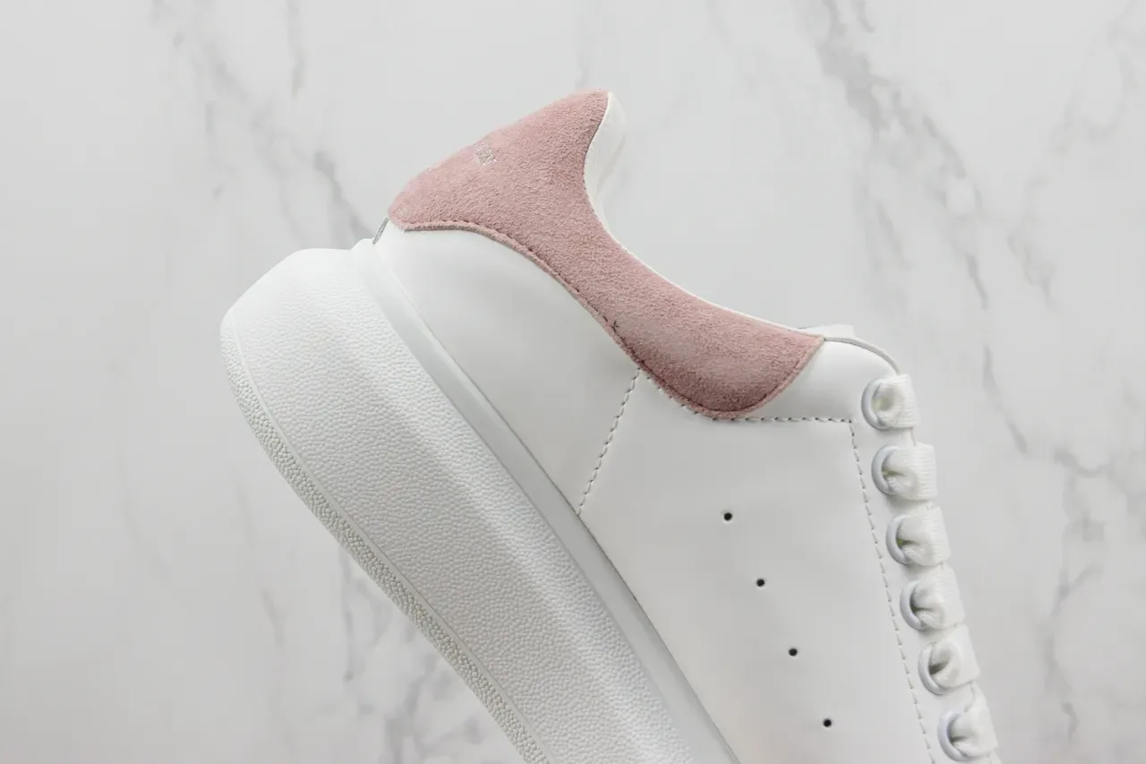 Alexander McQueen oversized 白色和粉灰色生活方式运动鞋 5