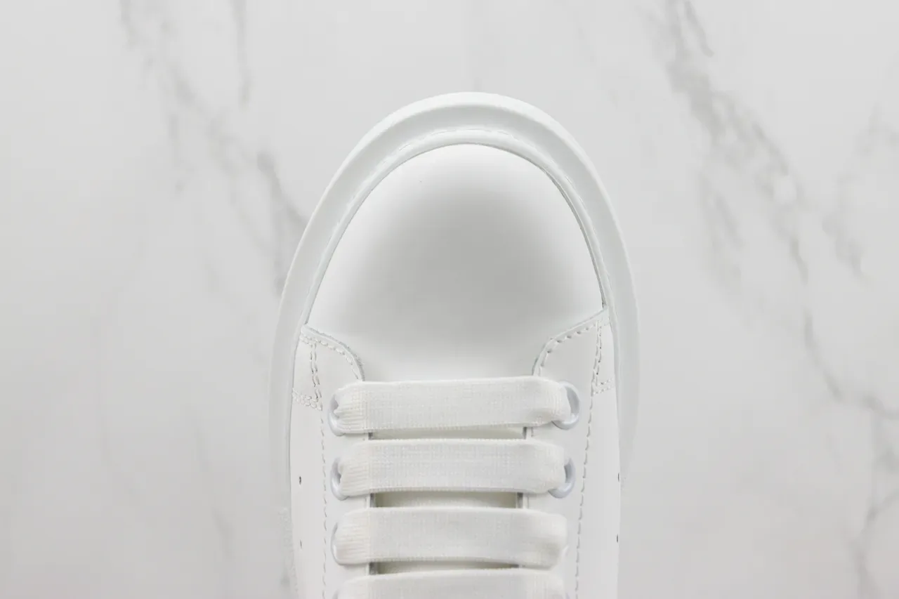 Alexander McQueen oversized 白色和粉灰色生活方式运动鞋 6