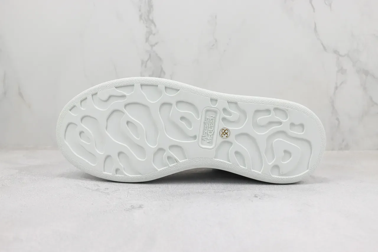 Alexander McQueen oversized 白色和粉灰色生活方式运动鞋 8