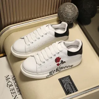 Alexander McQueen Oversized Sneaker 白色黑色 轮廓皮革鞋面 生活方式运动鞋