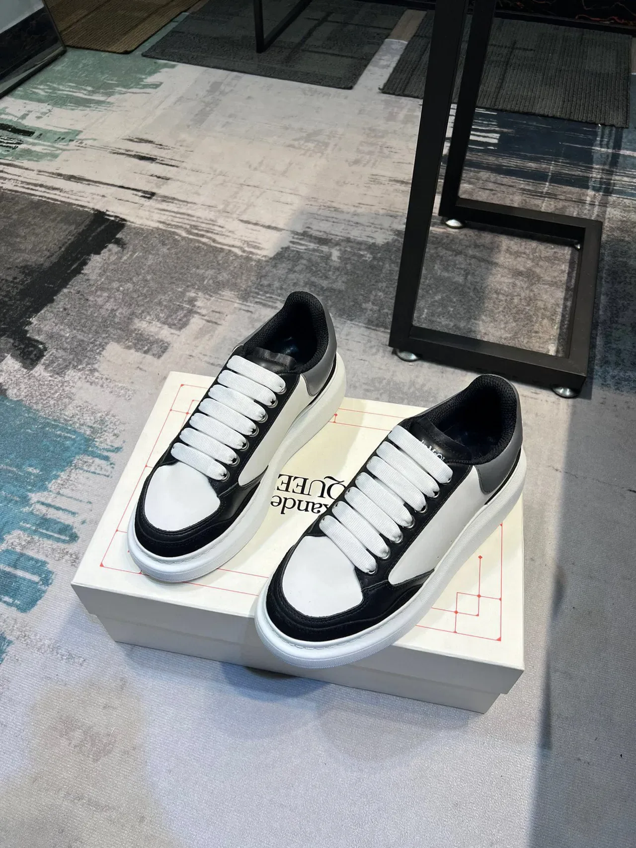Alexander McQueen oversized sneaker أبيض أسود فضي نمط حياة sneakers 6