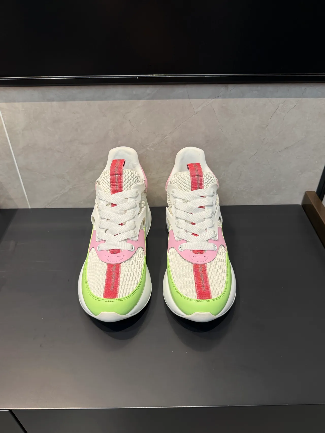 Alexander McQueen 白色绿色 超大平台鞋底 网面和合成面板构造 厚底运动鞋 3