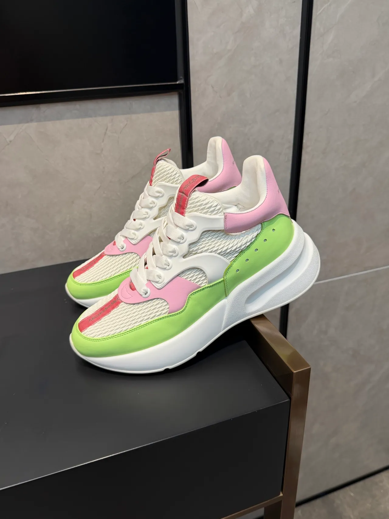 Alexander McQueen 白色绿色 超大平台鞋底 网面和合成面板构造 厚底运动鞋 4