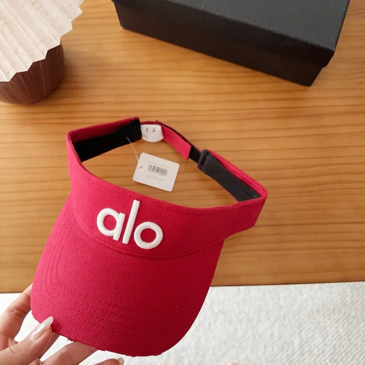 Alo Boné de beisebol logo bordado vermelho branco alça ajustável 5