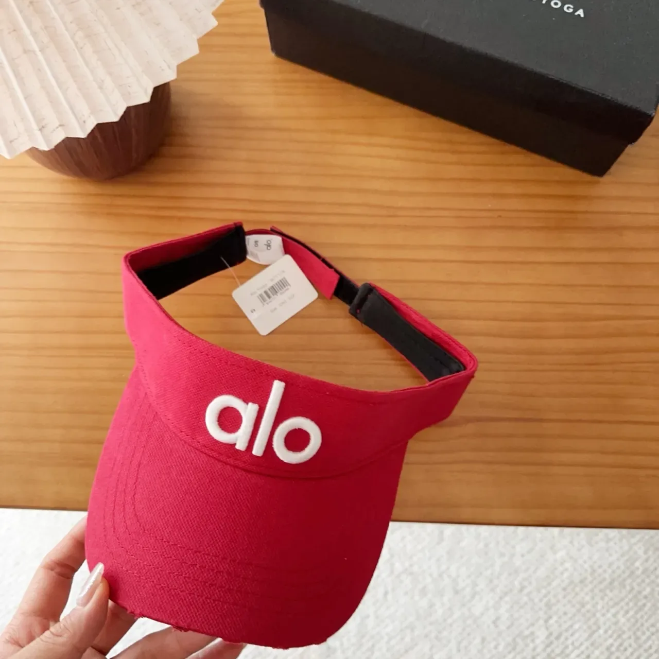 Alo Boné de beisebol logo bordado vermelho branco alça ajustável 7