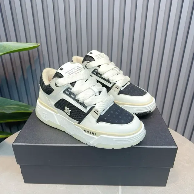 Amiri MA Court sneakers lifestyle blanc et noir 4