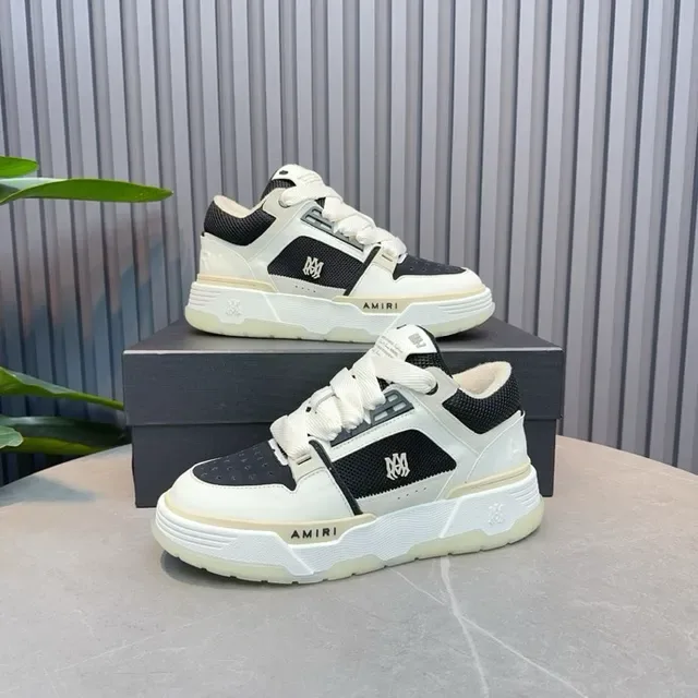 Amiri MA Court sneakers lifestyle blanc et noir 5