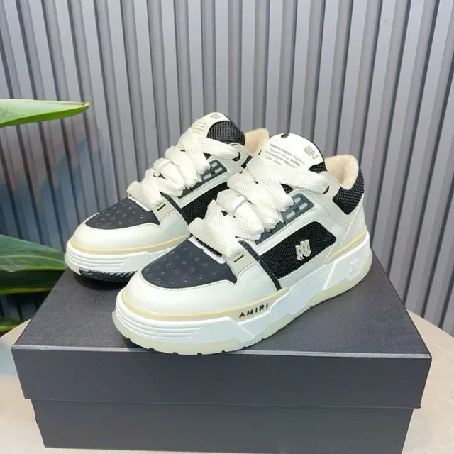 Amiri MA Court sneakers lifestyle blanc et noir 6