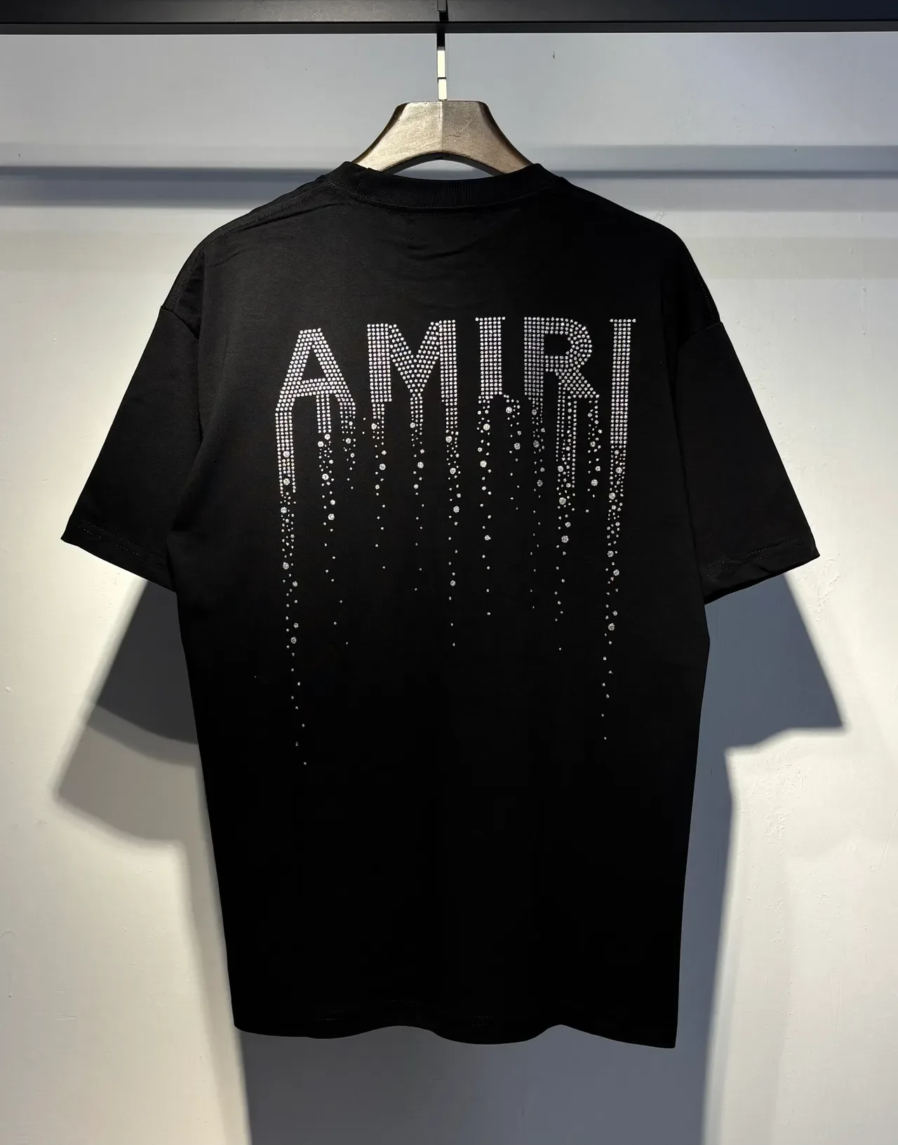 Camiseta gráfica Amiri drip con pedrería 6