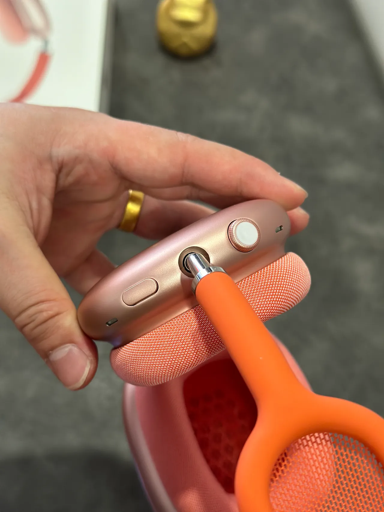 Apple AirPods Max Orange Fones supra-auriculares 17