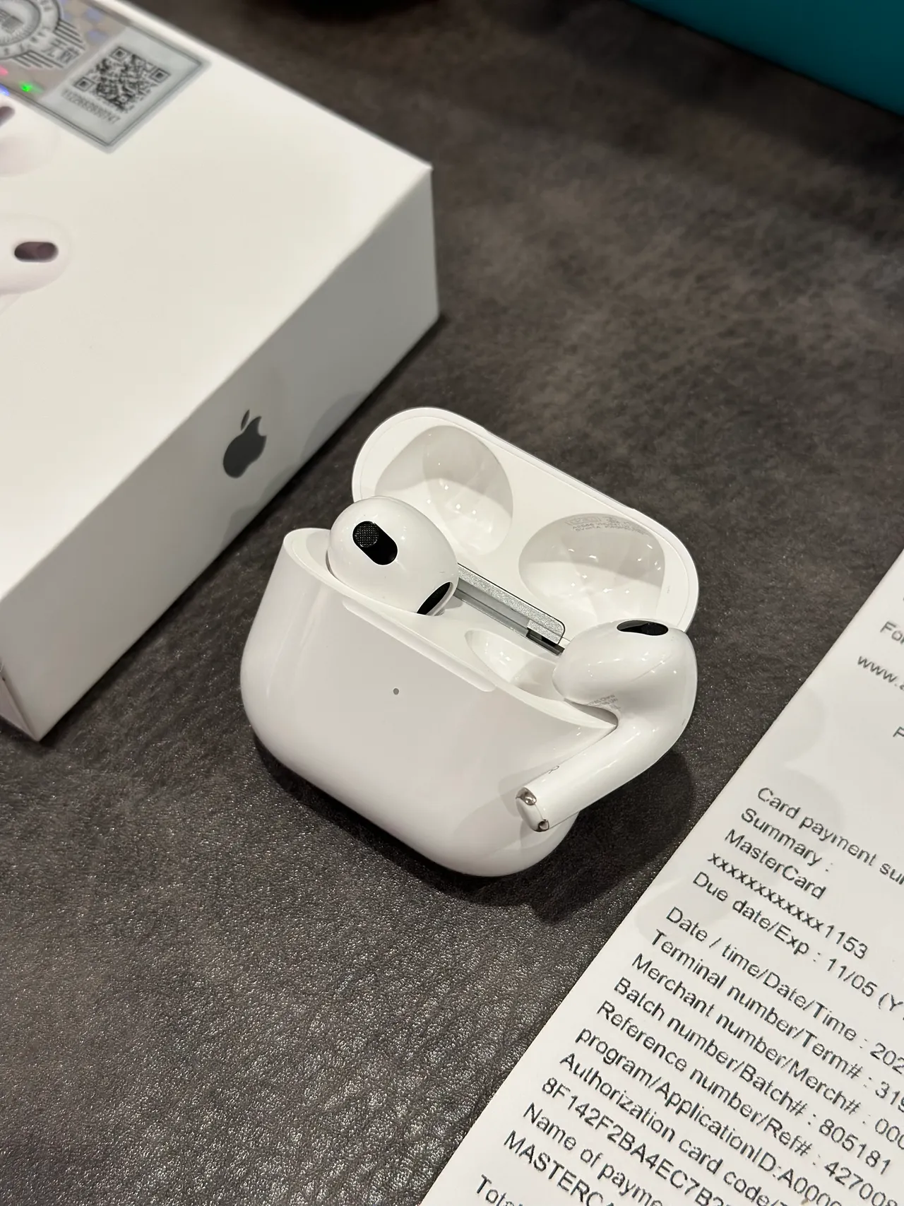 Apple AirPods সাদা কালো স্টেমহীন ডিজাইন উজ্জ্বল ফিনিশ TWS ইয়ারবাডস 5