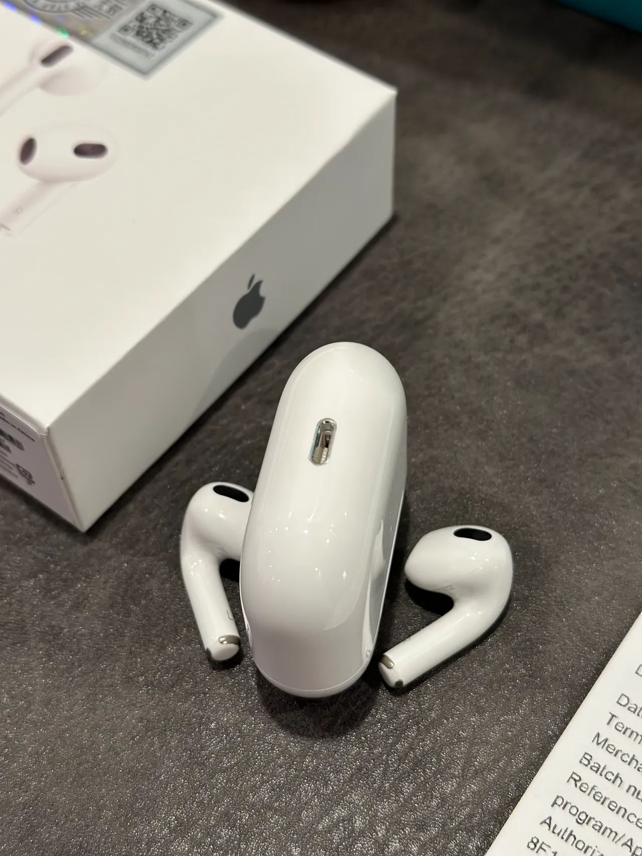 Apple AirPods সাদা কালো স্টেমহীন ডিজাইন উজ্জ্বল ফিনিশ TWS ইয়ারবাডস 9