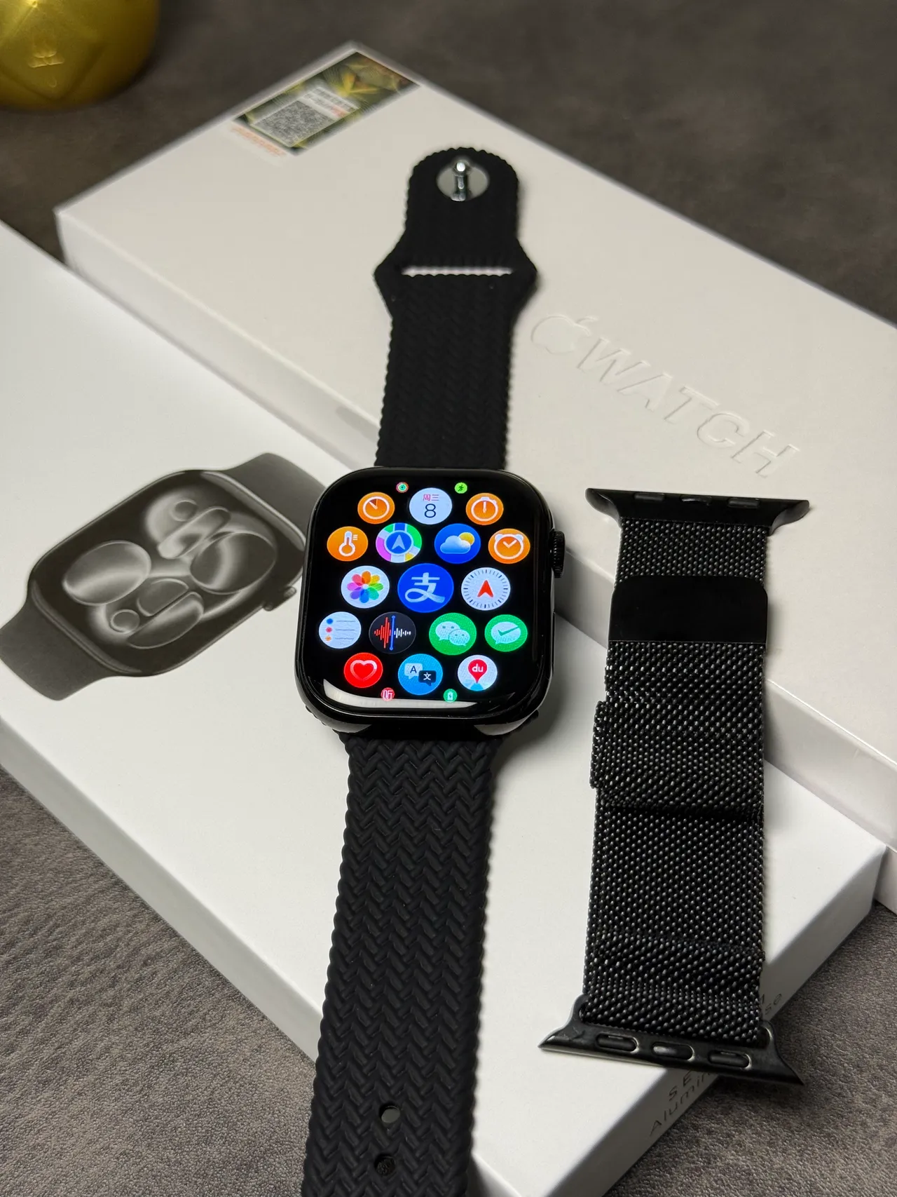 Apple Series 7 黑色平边铝合金表壳数字表冠控制运动手表 2