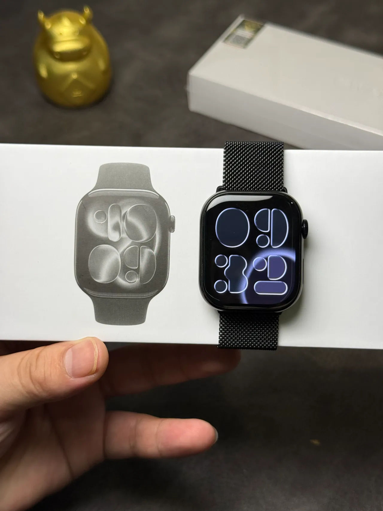 Apple Series 7 黑色平边铝合金表壳数字表冠控制运动手表 6