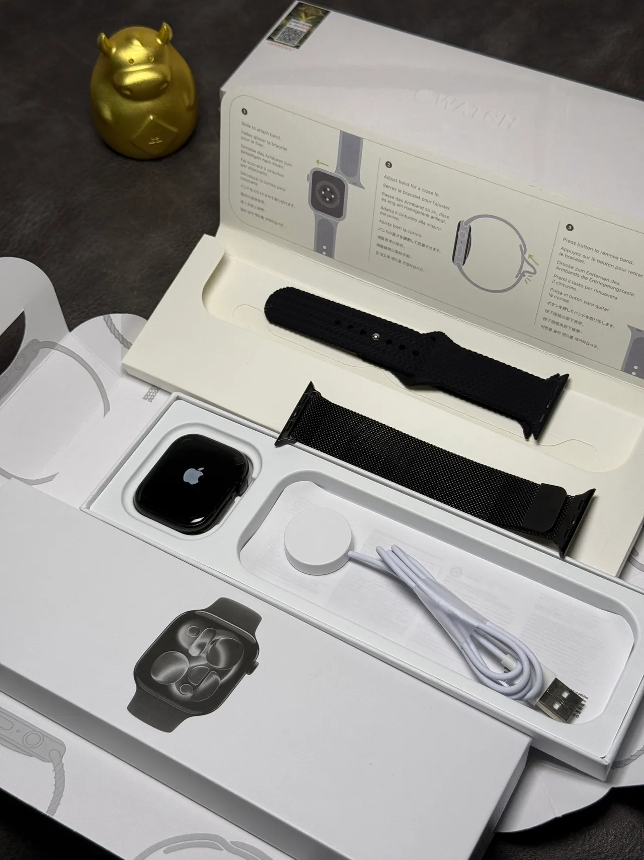 Apple Series 7 黑色平边铝合金表壳数字表冠控制运动手表 9