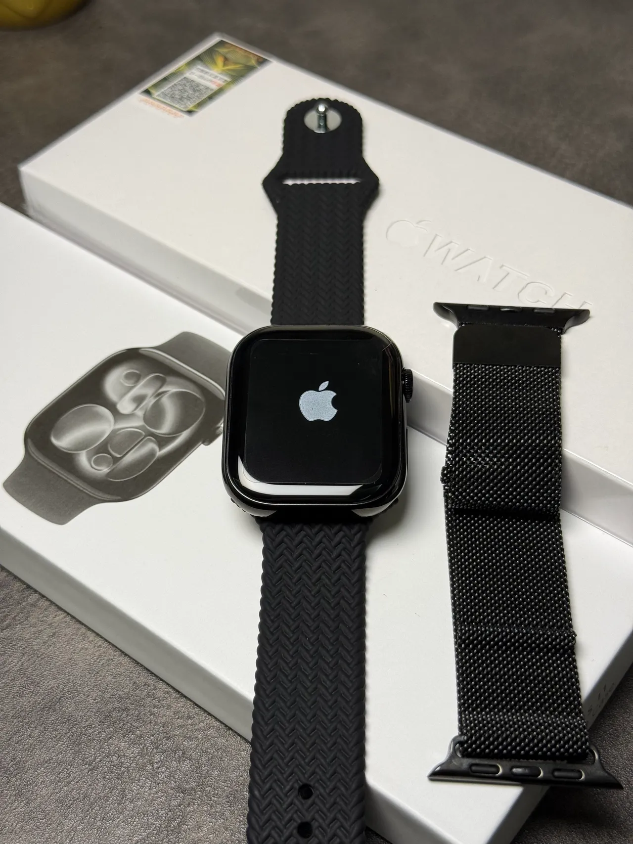 Apple Series 7 黑色平边铝合金表壳数字表冠控制运动手表 10