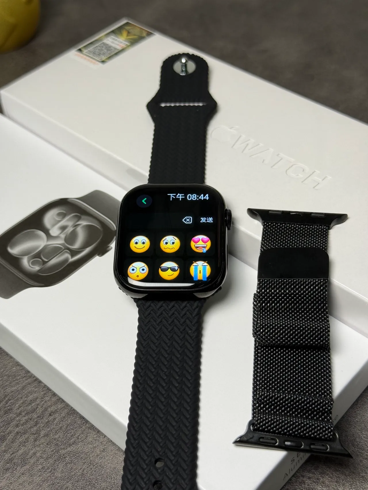 Apple Series 7 黑色平边铝合金表壳数字表冠控制运动手表 11